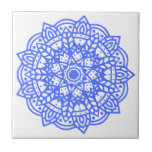 Hellblaue Keramik Fliese<br><div class="desc">Diese Keramik Kachel eignet sich perfekt für ein modernes,  traditionelles Innendesign oder Backsplash. Die Kachel weist ein mediterranes Blume-Muster auf,  das in hellblauen und weißen Farbtönen gehalten ist und für jeden Raum geeignet ist. Nutzen Sie es als Akzent in Ihrer Küche,  Ihrem Badezimmer oder im Wohnzimmer.</div>