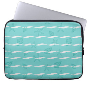 Hellblaue Teal-Ozeanwellen & Muscheln Nahtloses Mu Laptopschutzhülle