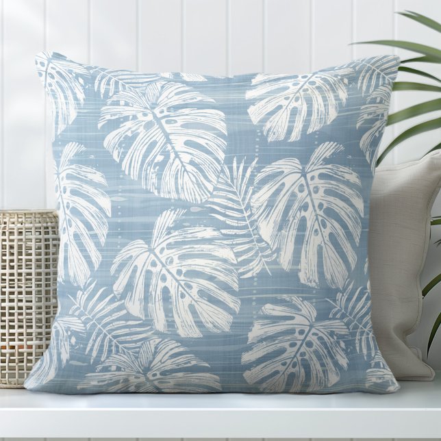 Hellblaue und weiße Monstera Palm Blätter Kissen (Von Creator hochgeladen)