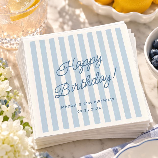 Hellblauer Geburtstag Coastal Chic Benutzerdefinie Serviette (Paper napkin with light blue vertical stripes and personalized birthday party text.)