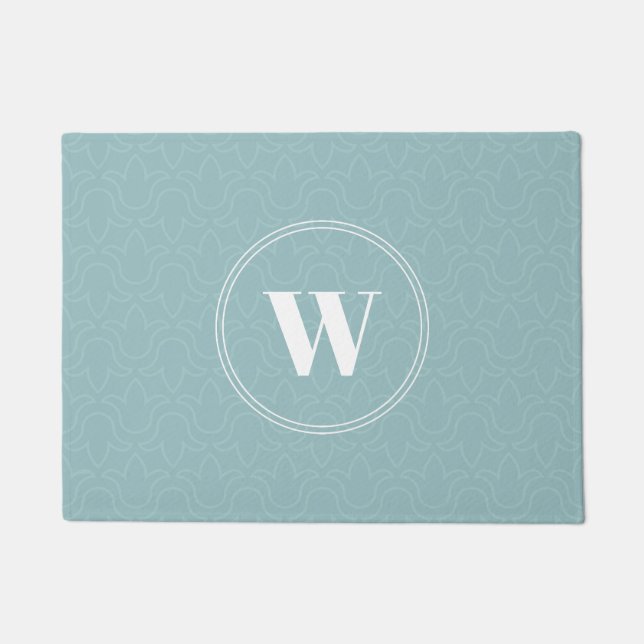 Hellblaues dezentes Blumenmuster blaues Monogramm Fußmatte (Vorderseite)