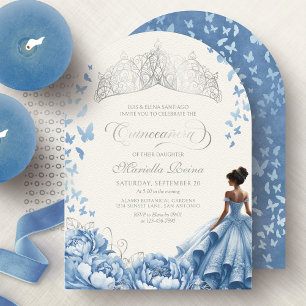 Hellblaues Diadem Schmetterlinge Blumen Quinceaner Einladung