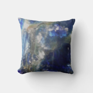hellblaues Glas fast komplett blaue Kissen