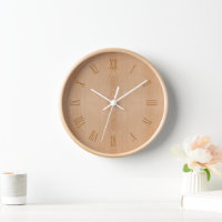 Hellbraunes Holzkorn mit römischer Uhr