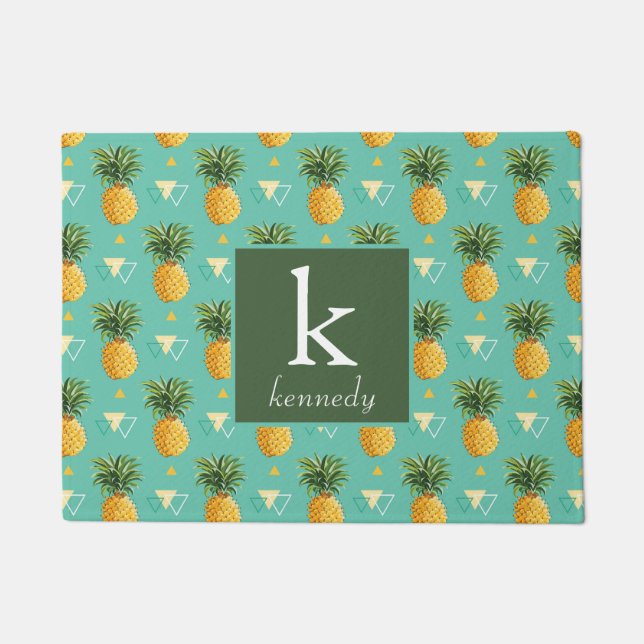 Helle Ananas auf geometrischem Monogramm des Fußmatte (Vorderseite)