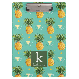 Helle Ananas auf geometrischem Monogramm des Klemmbrett