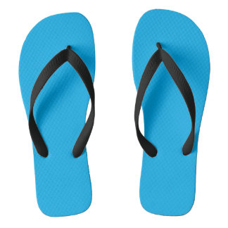 helle blaue Flip-Flops mit schwarzen Riemen Flip Flops