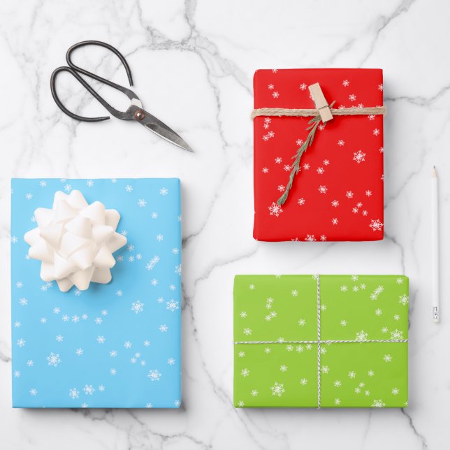 Helle blaue, grüne und rote Winterschneeflocken Geschenkpapier Set (Vorderseite)