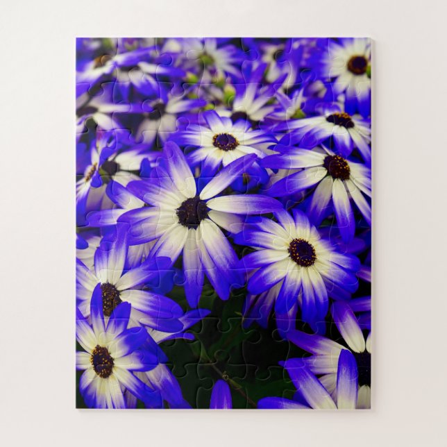 Helle blaue und weiße digitale Blume (Vertikal)