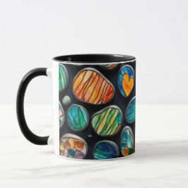 Helle dekorative gestrichene Steine Tasse