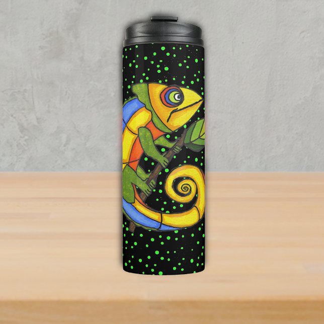 Helle farbenfrohe Lizard Holding Branch Polka Dots Thermosbecher (Brightly coloured fantasy lizard holding stick green leaf green polka dots on black thermal tumbler.)