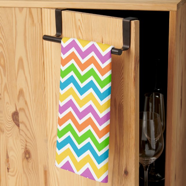 Helle Farbige Regenbogen-Chevron-Muster Geschirrtuch (Drittel gefaltet)