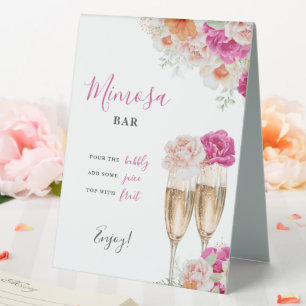 Helle florale Mimosa-Bar-Hochzeitsdusche-Tischschi Tischaufsteller