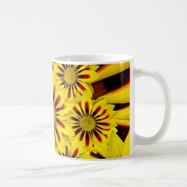 Helle gelbe Blumen Kaffeetasse (Rechts)