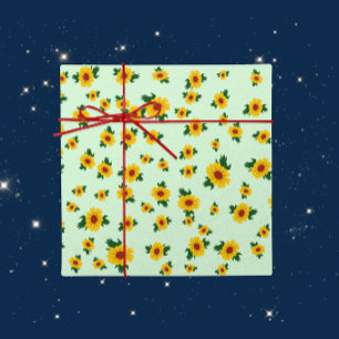 Helle gelbe Sonnenblumen auf sanftem Grün Geschenkpapier