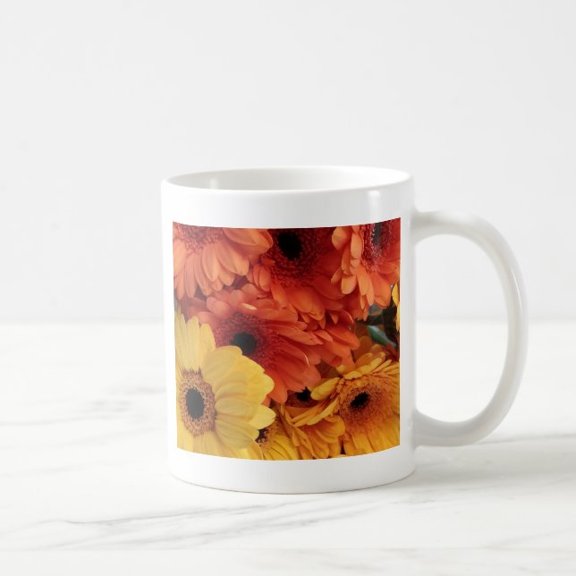 Helle Gerbera-Blume, Orangengelb, Flora Kaffeetasse (Rechts)
