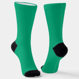 helle grüne Socken mit schwarzen Fersen und Zehen