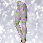 Helle Lila, moderne Rosa Tulip Print Leggings<br><div class="desc">Das Produktdesign zeichnet sich durch ein Muster aus pinkfarbenen Tulpenfarben aus. Diese botanische Abbildung macht moderne schicke und einzigartige Leggings mit Ihrer Wahl der Hintergrundfarbe.</div>