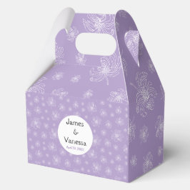 Helle lila und weiße Pfannkuchen. Geschenkschachtel