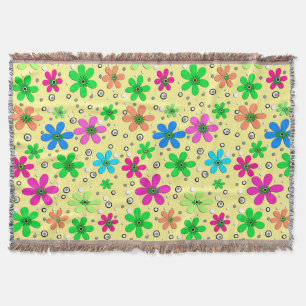 Helle, mehrfarbige Kamille-Blume auf einem gelben Decke
