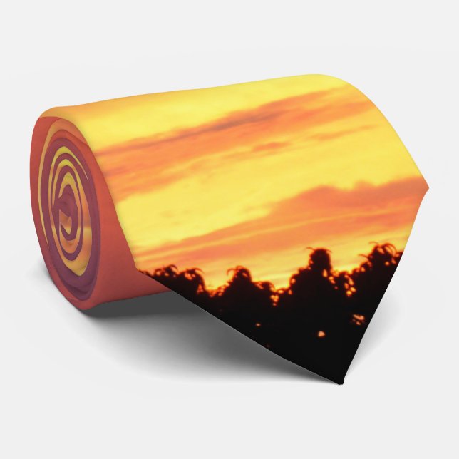 Helle Orange glühende Wolkendecke Krawatte (Gerollt)