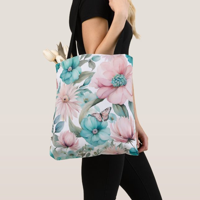 Helle Pastel Pink Blauer Blumen Florals von Ava Tasche (Von Nahem)