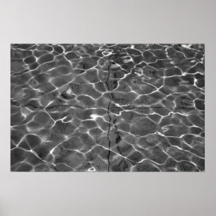 Helle Reflexionen auf Wasser: Schwarzes u. Weiß Poster