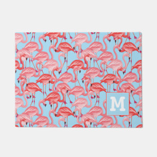 Helle rosa Flamingos auf Blau   addieren Ihre Fußmatte