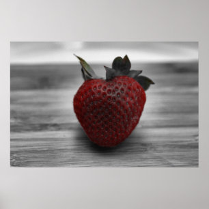 Helle rote Erdbeere auf B&W Foto-Plakat Poster