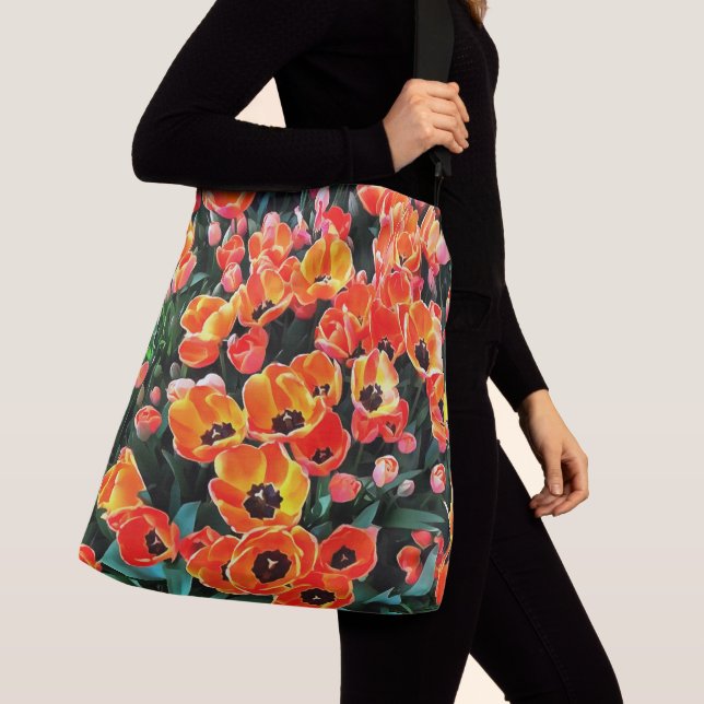 Helle Rote Tulips von Istanbul Tragetaschen Mit Langen Trägern (Von Nahem)