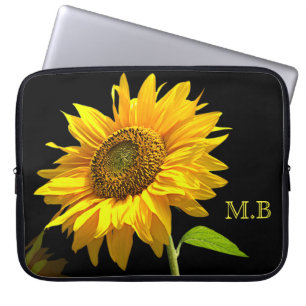 Helle Sonnenblume auf schwarzem Hintergrund Laptopschutzhülle
