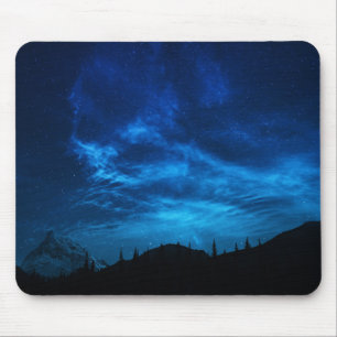 HELLE STERNE IN EINEM DUNKEN UND BLAUEN HIMMEL MOUSEPAD