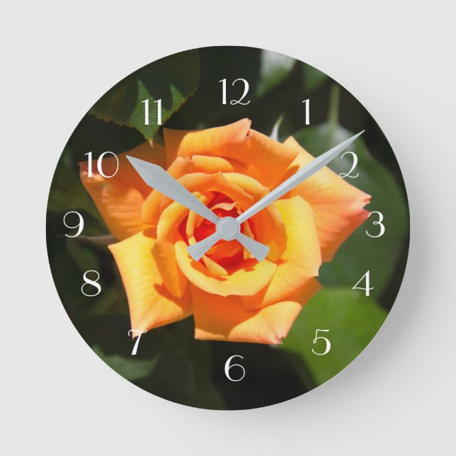 Helle Sunshine-Rose Runde Wanduhr (Vorderseite)