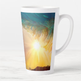 Helle tropische Welle bricht bei Sonnenuntergang Milchtasse