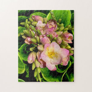 Helle und farbenfrohe rosa und grüne Blume