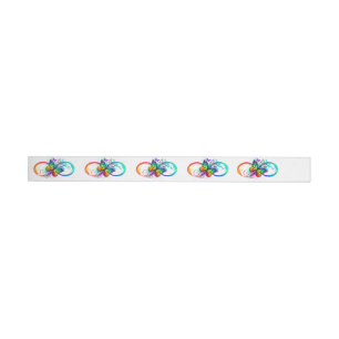 Helle Unendlichkeit mit Regenbogen-Schmetterling