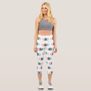 Helle Unendlichkeit mit Regenbogenschmetterling Capri Leggings