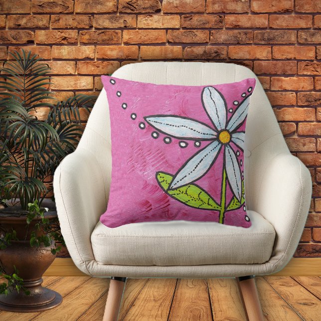 Helle Whimsical Daisy Blume Grüne Blätter Rosa Kissen Für Draußen (Big bright bold white daisy flower on stem with leaf white dots on vibrant pink home decor pillow.)
