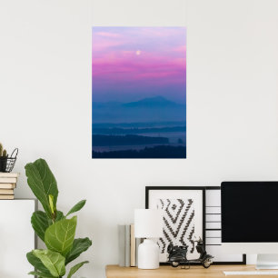 Helle Wolken und Mond bei Sonnenaufgang Poster