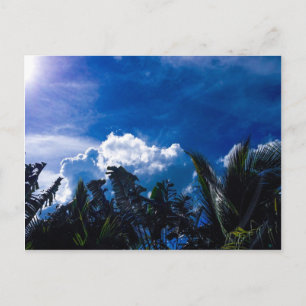 Heller blauer Himmel mit Wolken Postkarte