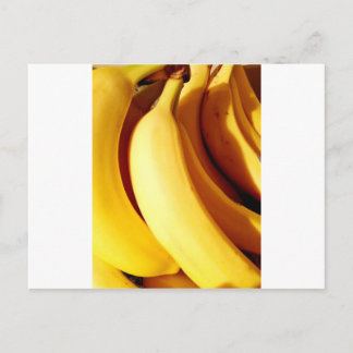 Heller, frisch gelber Haufen reifer Bananen Postkarte