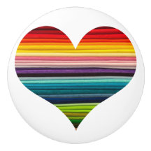 Heller Regenbogen des viele Farbherz-Entwurfs