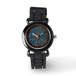 Helles Blau des keltischen Knotens auf lederner Armbanduhr