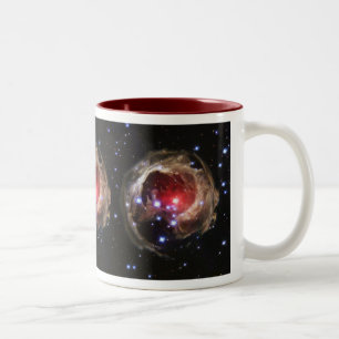 "Helles Echo" belichtet Staub nahe Supergiant Zweifarbige Tasse