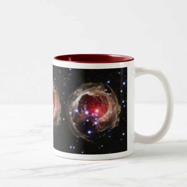 "Helles Echo" belichtet Staub nahe Supergiant Zweifarbige Tasse (Rechts)