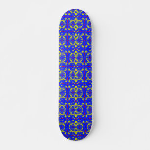Helles gelb-rotes Ornament auf blauem Hintergrund. Skateboard
