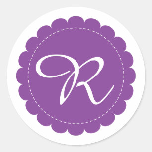 Helles lila ausgebogtes Kreiscursive-Monogramm Runder Aufkleber