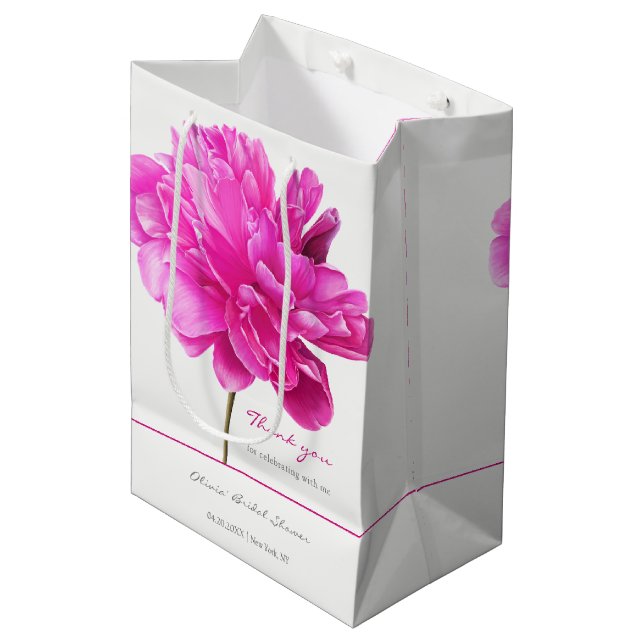 Helles Pink Peony Brautparty Mittlere Geschenktüte (Vorderseite Schrägansicht)