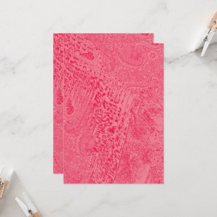 Helles rosa Textildesign mit zentraler Blu Einladung