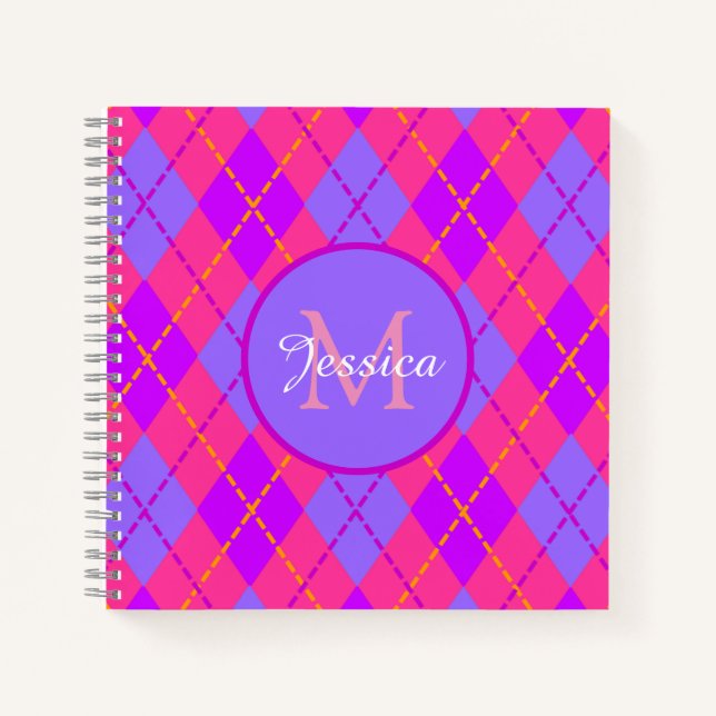 Helles Rosa und Blau Argyle-Muster Monogramm Notizbuch (Vorderseite)